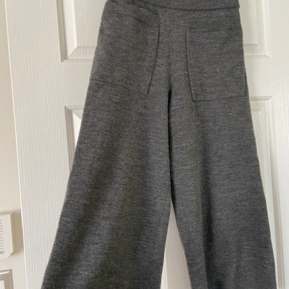 Aritzia Wide Leg Pants - Picture 3 of 3
